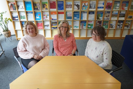 Gruppenfoto von Anke Völzmann und ihrem Team der LVR-Bibliothelk